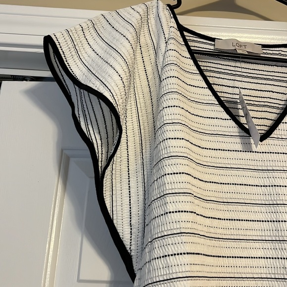 NWT Striped Flutter Sleeve V-Neck Top - Picture 5 of 6